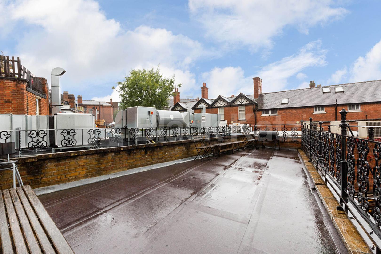 2 bedroom property with a 20ft roof terrace in central Crouch End Park Road, Crouch End